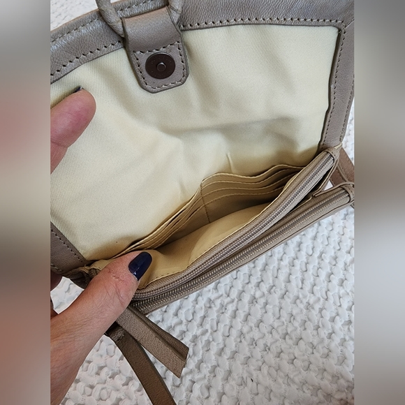 Lucky Brand Leather Crossbody with built-in wallet - Picture 4 of 9